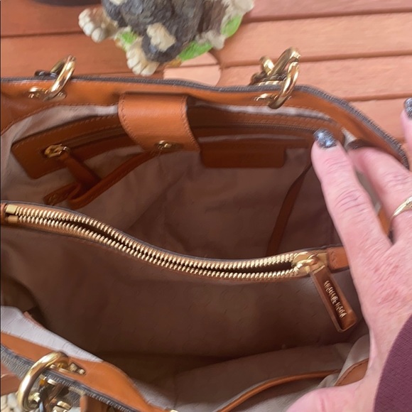 Michael Kors purse - Picture 3 of 10